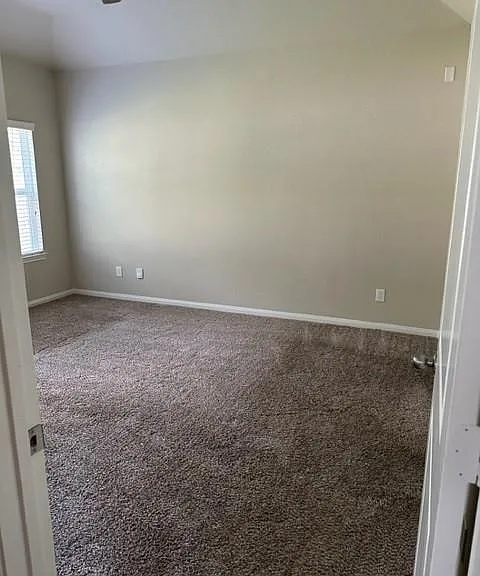 909 Jefferson Ave — Photo 6