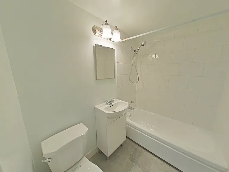 36 Thorncliffe Park Dr — Photo 19