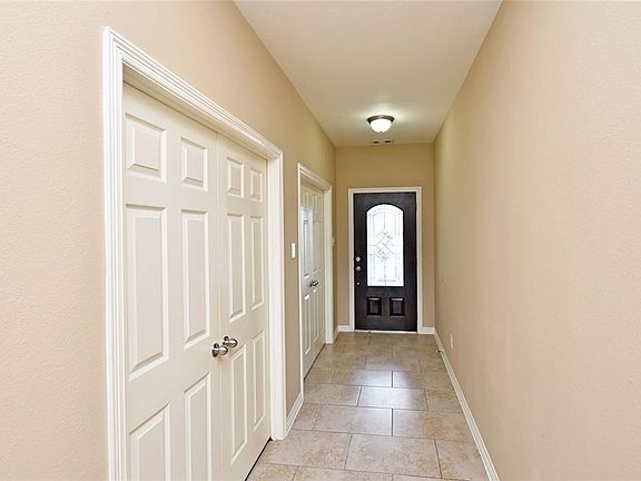 3rd image of 4050 Calaway Oaks Ln