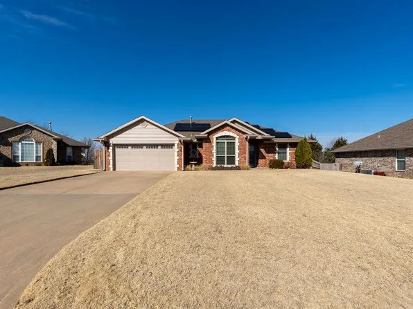 1204 Cambridge Dr, Shawnee, OK 74804