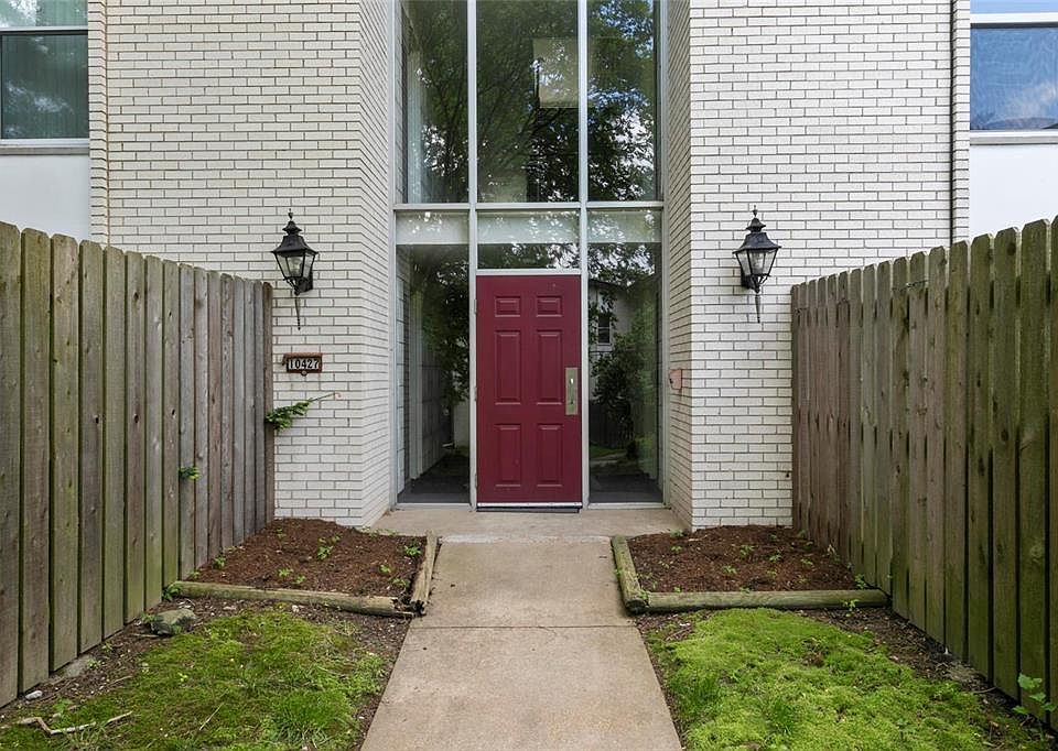 1st image of 10427 Briarbend Dr APT 1