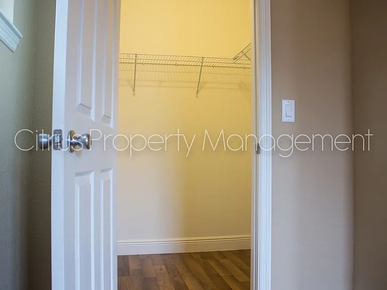 2419 S Shine Ave — Photo 20