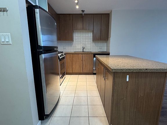 3rd image of 2289 Yukon Cres #2105