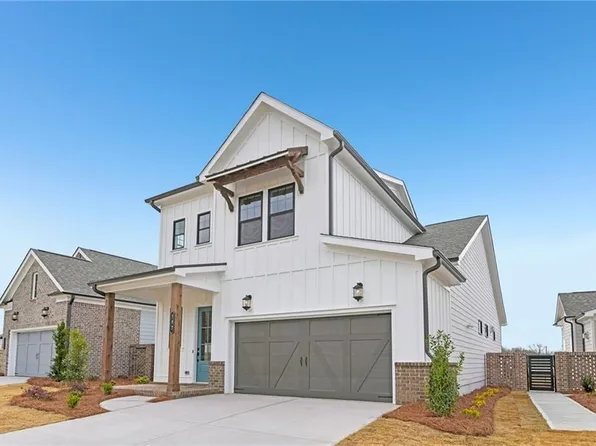 182 Herring Dr, Hoschton, GA 30548