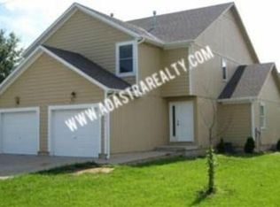 304 N 9th St UNIT B, Louisburg, KS 66053
