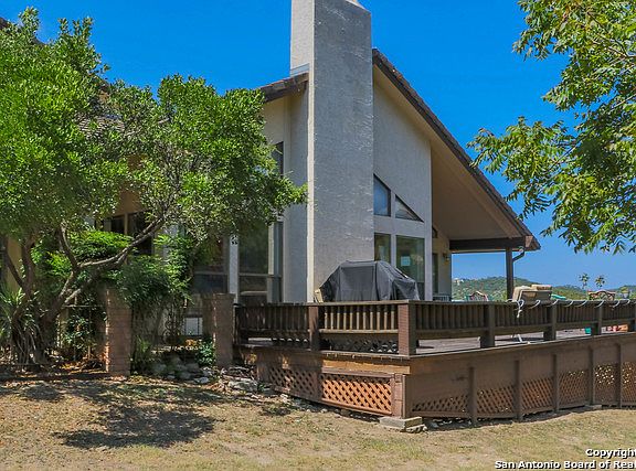 3rd image of 109 Tapatio Dr E