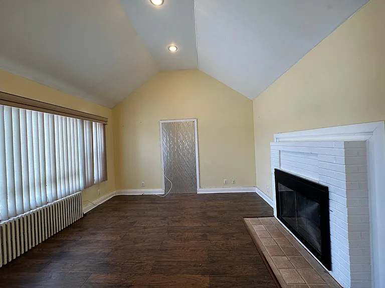 193 Woodbine Ave #C — Photo 7