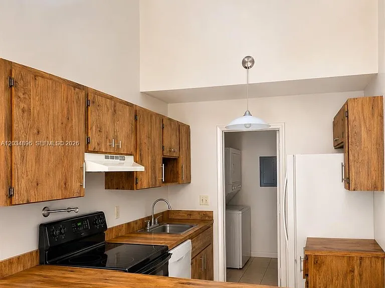 3819 SW 69th Ave #14-L — Photo 2