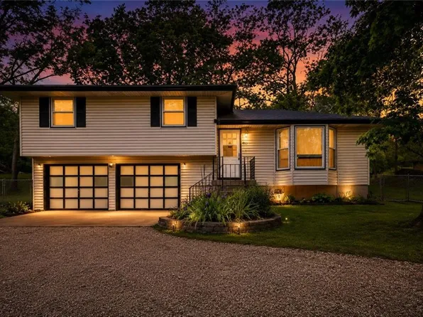 863 Kendall Rd, Peculiar, MO 64078