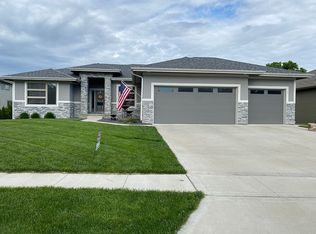 3006 155th Cir, Urbandale, IA 50323