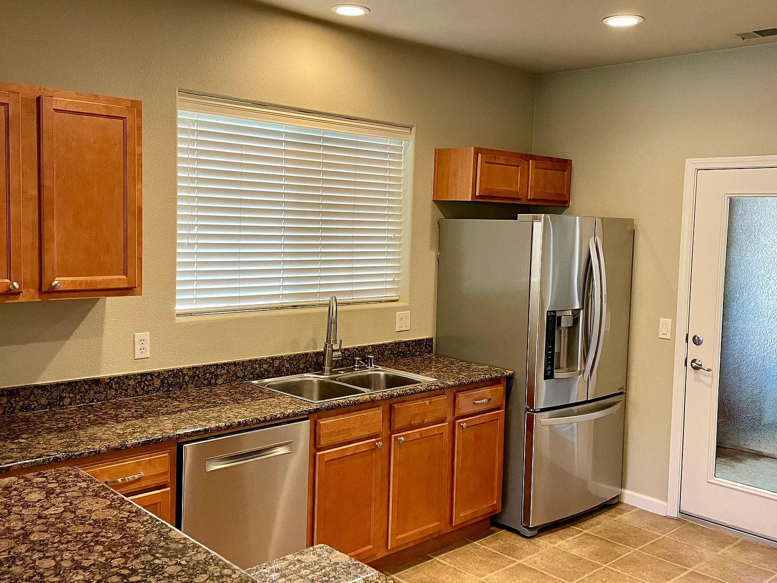 1012 Vessona Cir — Photo 4
