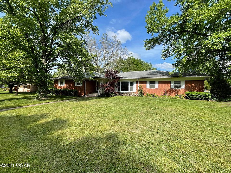 1st image of 701 Lakeview Dr
