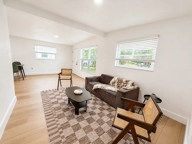 9142 Suncrest Blvd — Photo 5