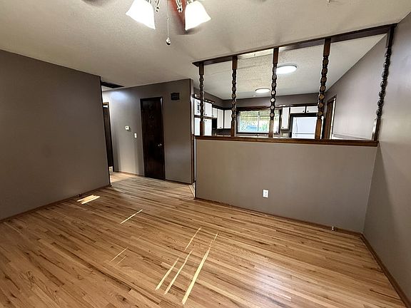 5th image of 3147 S Gordon Ave