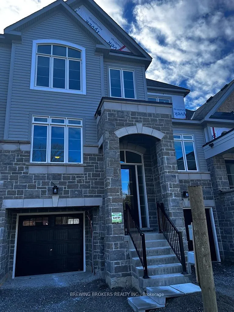 4 bed, $3,100 — Photo 1