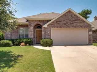 15601 Gatehouse Dr, Roanoke, TX 76262