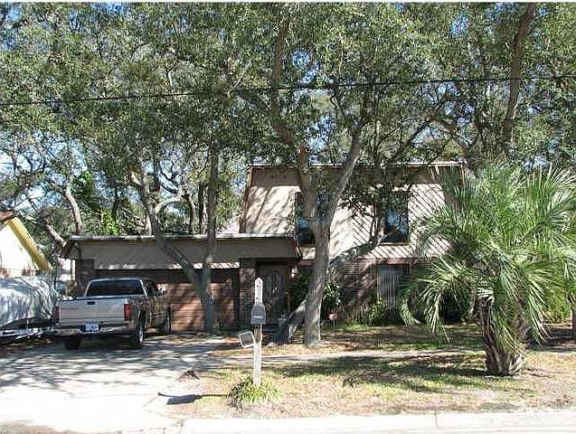 1st image of 715 Dubois Dr