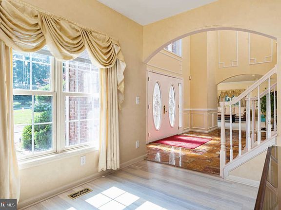 2nd image of 2403 Nora Ct