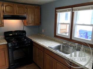 32 Grotto Ave, Pawtucket, RI 02860