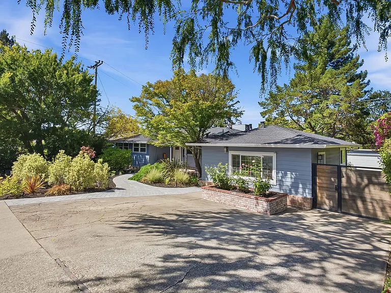 1581 Fernside St — Photo 1