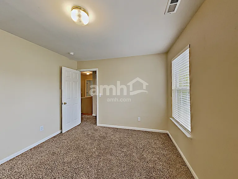 147 Grove Ln — Photo 17