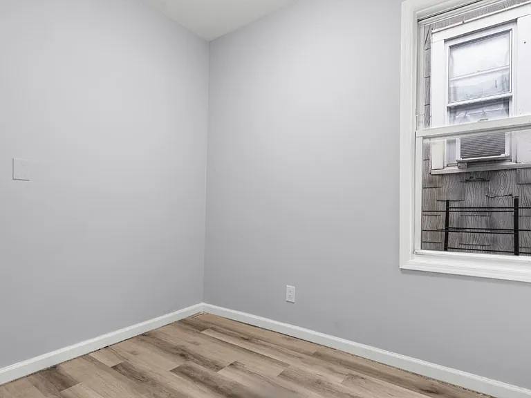 32 Van Cortlandt Park Ave — Photo 13