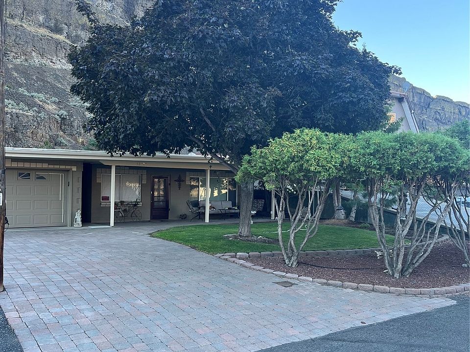 1st image of 32727 NE Lakeshore Drive