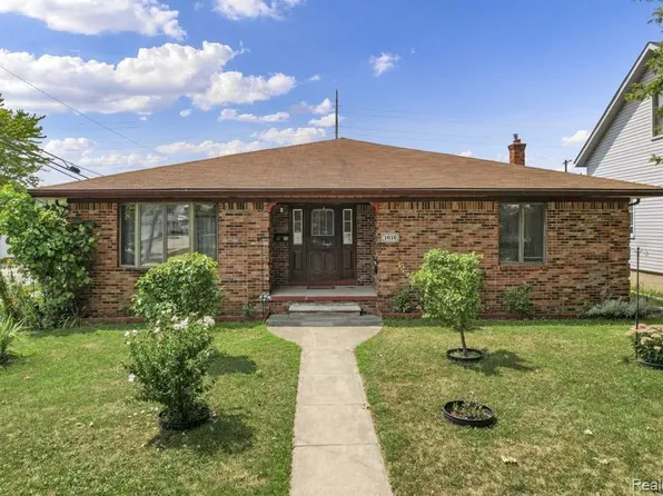 1616 Cora St, Wyandotte, MI 48192