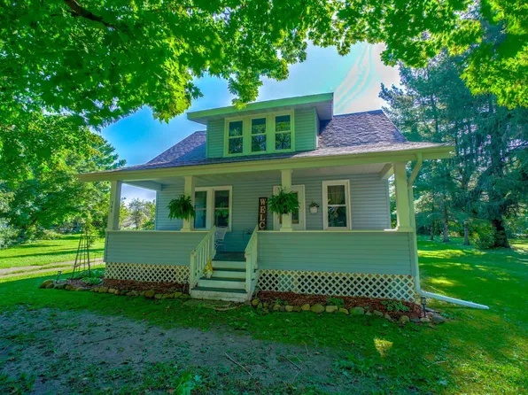 740 3rd St, Clear Lake, WI 54005