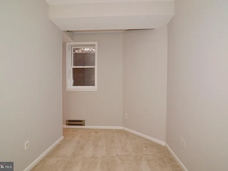10200 Aspen Willow Dr — Photo 43