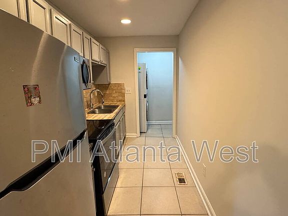 3rd image of 1796 Spring St