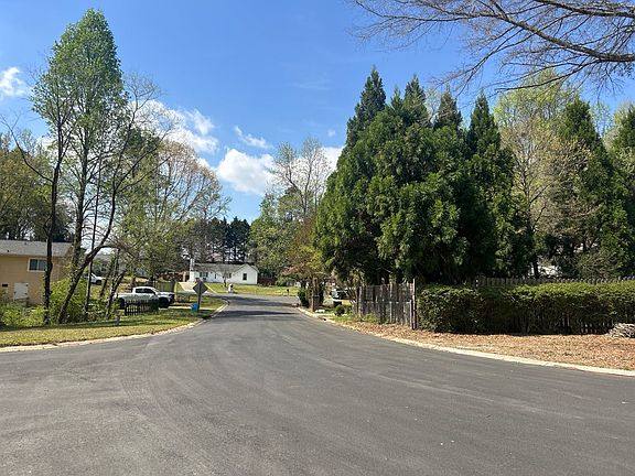 5th image of 715 Harvard Dr NW