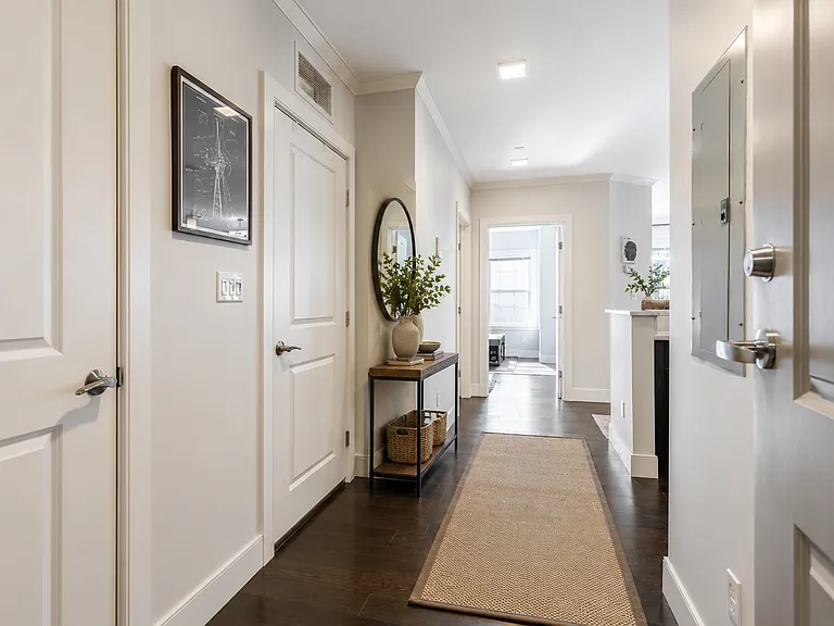 320 Maverick St #204 — Photo 2