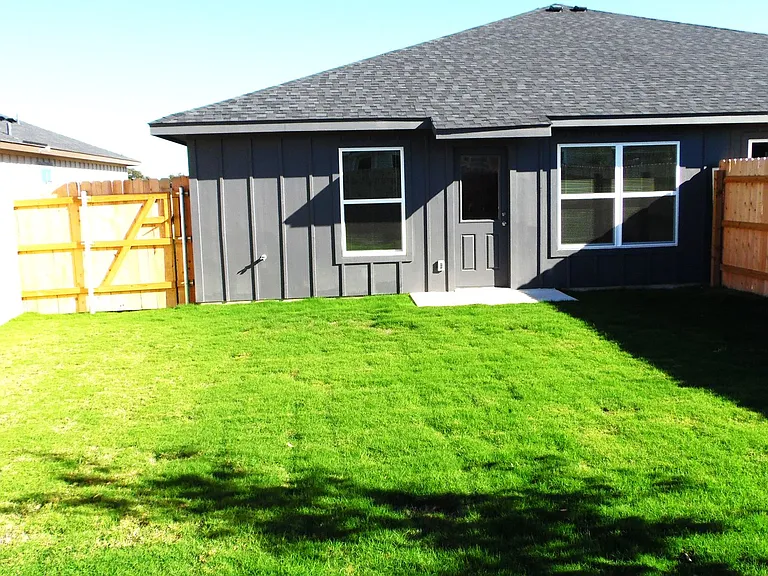 903 Cherry Laurel Ln — Photo 23