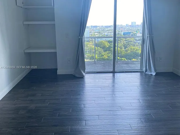 10 SW South River Dr #1708 — Photo 4