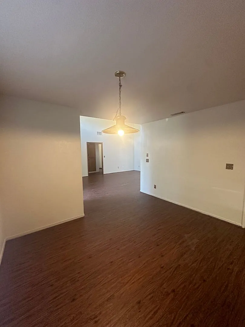 Clean condo centrally located in Visalia with new flooring and paint! — Photo 4