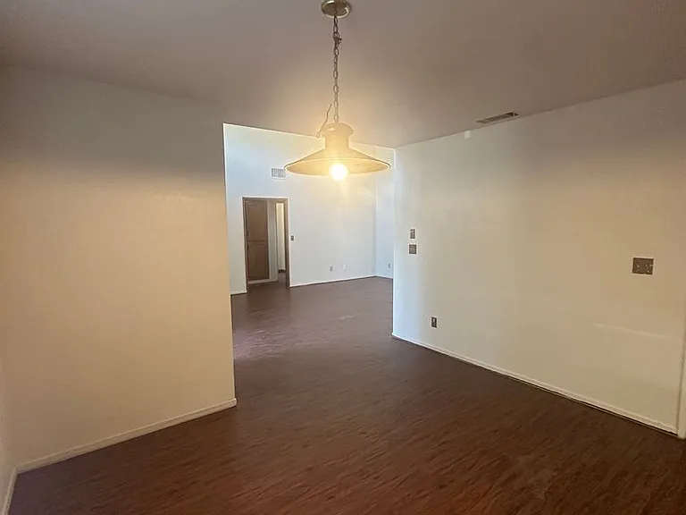 4703 W Cypress Ave — Photo 4