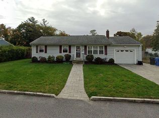 129 Zinnia Dr, Cranston, RI 02920