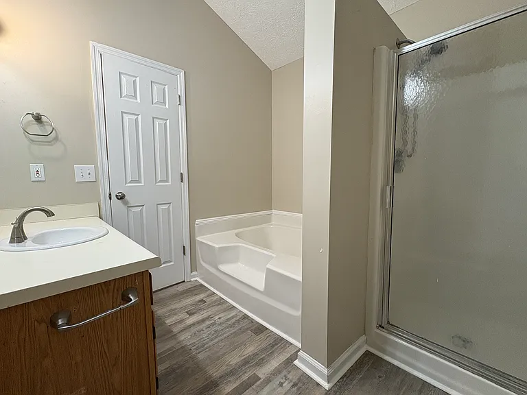 1404 Douglas St — Photo 15