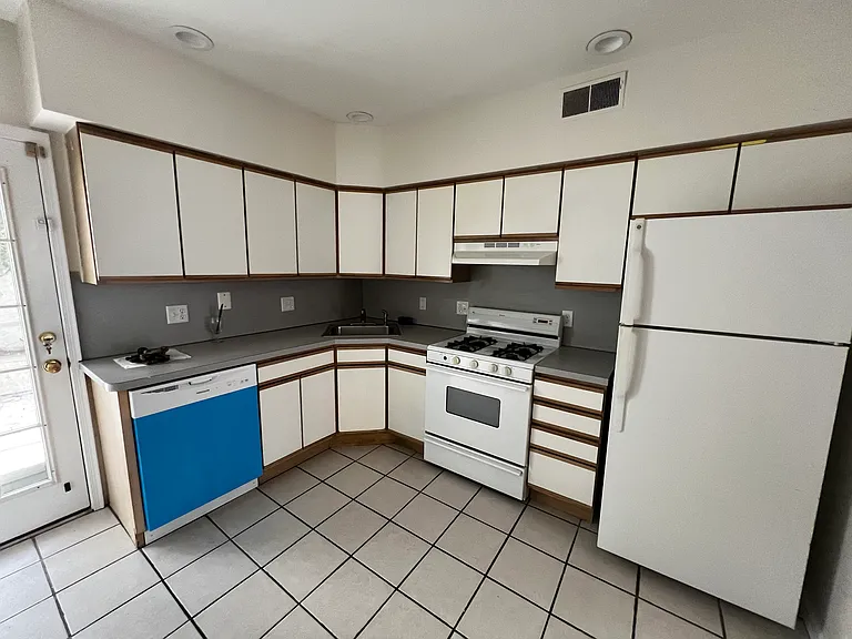 1805 Daly St — Photo 8