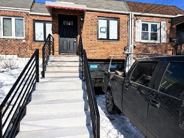 7305 Cook Ave, Middle Village, NY 11379