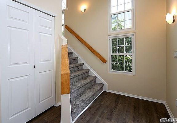 4th image of 97 Lakebridge Dr N