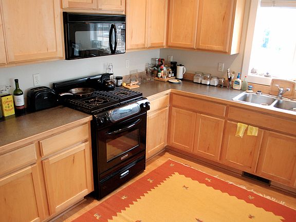 3rd image of 702 N Aster Ave