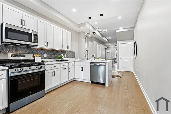 2906 Clifton Ave — Photo 6