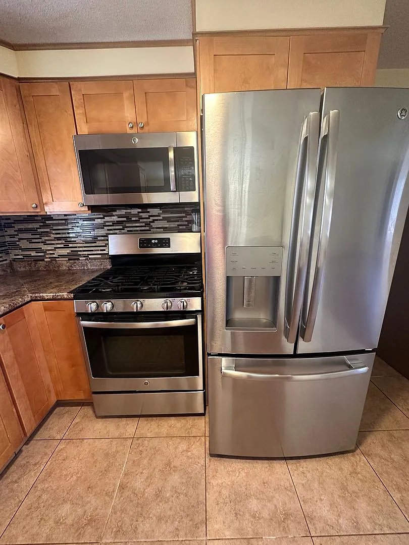 Beautiful 3-Bedroom Single Family House for Rent in Springfield! — Photo 4