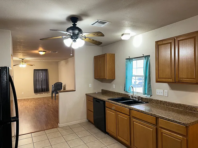1517 N Jackson St — Photo 14