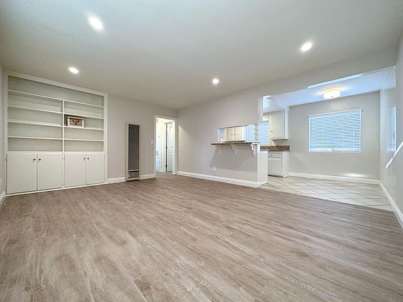 4th image of 816 S Marguerita Ave #28A