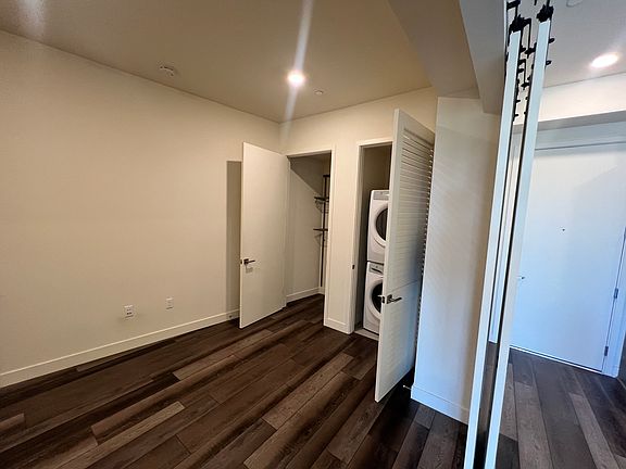4th image of 4965 S Centinela Ave #419