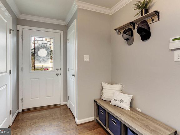 3rd image of 513 Fox River Hills Way