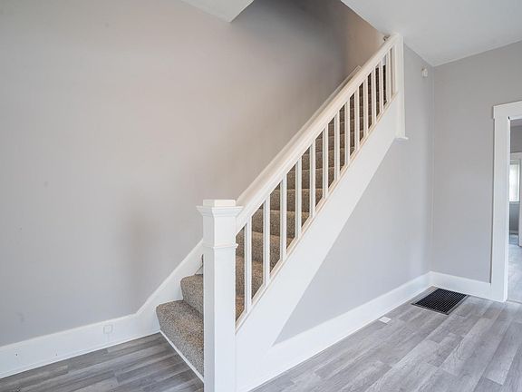4th image of 2126 Queen Ave